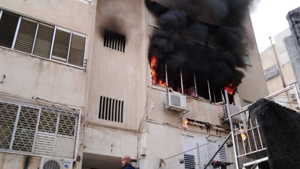 12 נפגעים בחיפה כתוצאה משריפה שפרצה בדירה