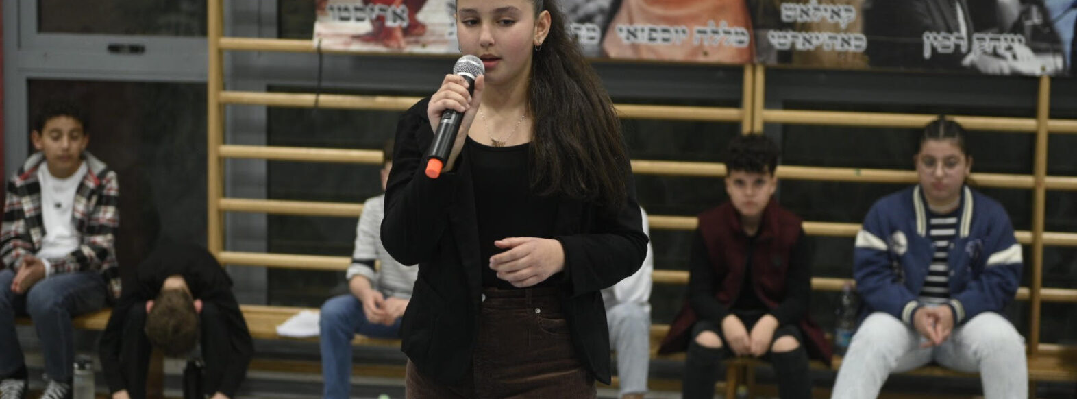 ליאור גלוזמן תלמידת כיתה ו’ בבית ספר גבעת רם בביה”ס זכתה במקום הראשון בתחרות “הנואם הצעיר” 