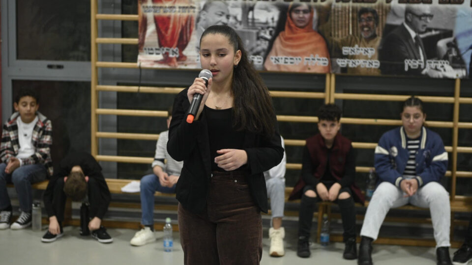 ליאור גלוזמן תלמידת כיתה ו’ בבית ספר גבעת רם בביה”ס זכתה במקום הראשון בתחרות “הנואם הצעיר” 