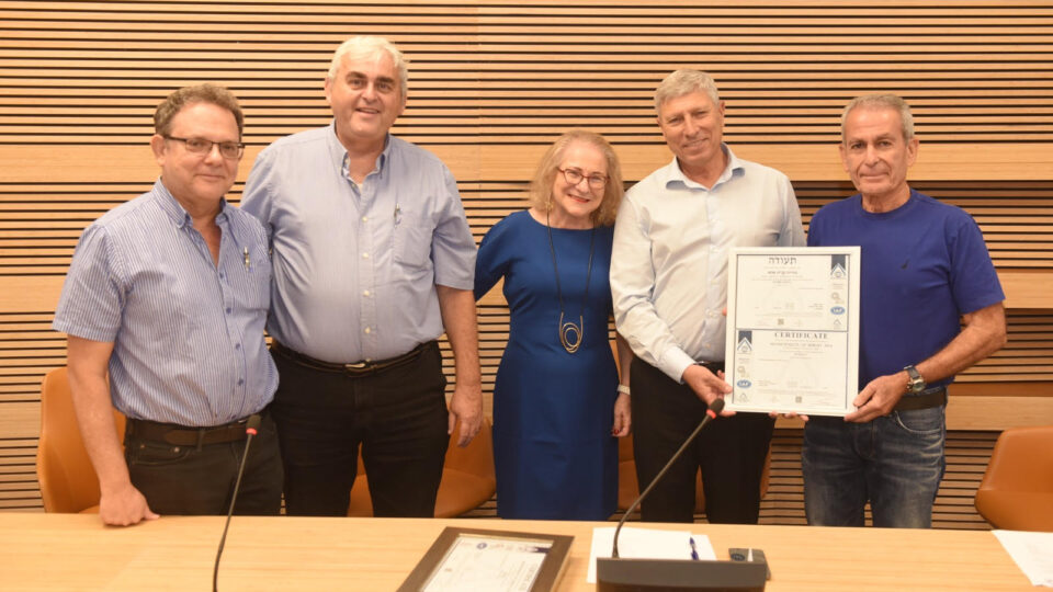 עיריית קרית אתא קיבלה תעודת הסמכה לתקן חדש (ISO9001)